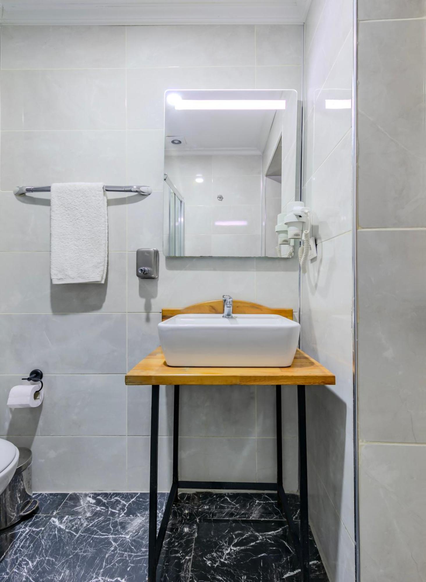 La Pazza Suites Стамбул Экстерьер фото